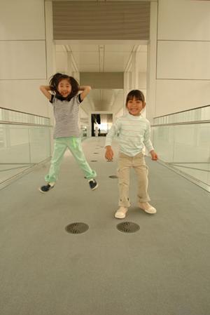 子供絵画の世界が広がる天王寺の教室